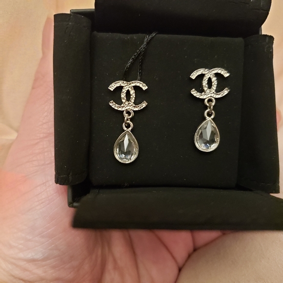 SOLD Authentic Chanel earrings bnib - Picture 6 of 6